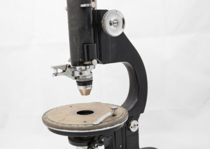 Colecția de aparatură științifică veche